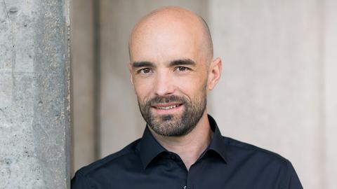 hr1-Moderator Lars Henning Metz