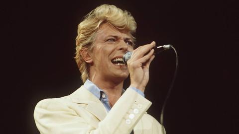David Bowie 1983 bei einem Auftritt