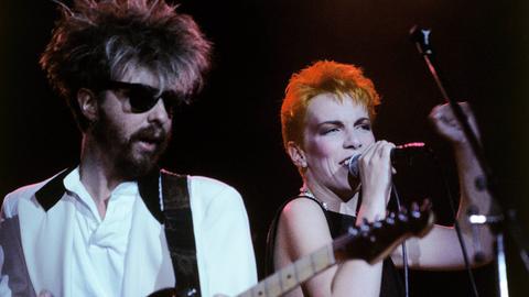 David Stewart und Annie Lennox 1986 bei einem Konzert