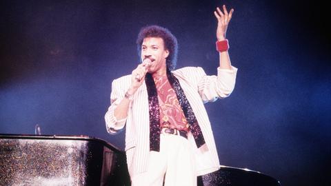 Lionel Richie 1987 bei einem Konzert