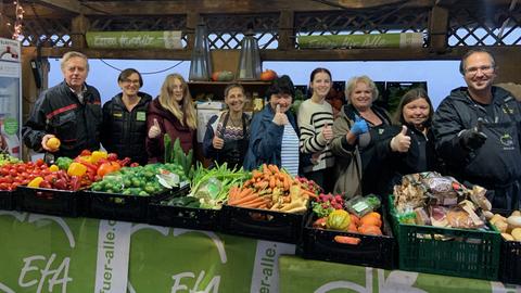 "Essen für alle"-Vereinsmitglieder aus Groß-Gerau