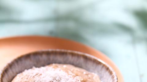 Keskül - Mandelpudding mit Weinbergpfirsichen