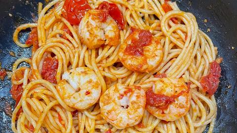 Spaghetti Mit Tomatensoße und Gambas