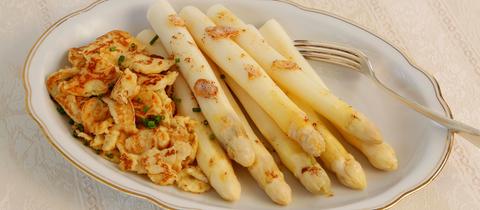 Spargel und Kratzete