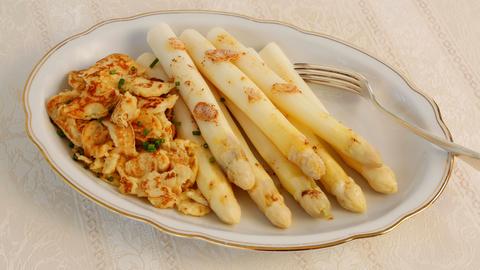 Spargel und Kratzete