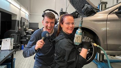 hr1 packt's an: Mathies Hohm und Sylvia Homann senden aus dem Autohaus DIL in Bad Nauheim.