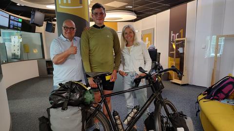 Thomas Koschwitz mit Radler Jan-Paul Grüner und Simone Reuthal. 