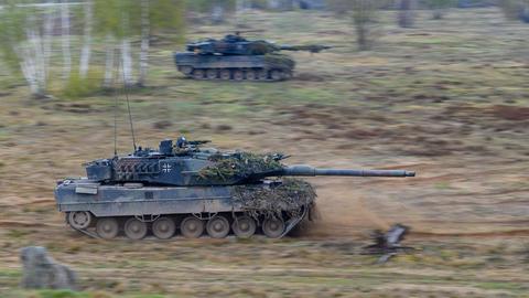 Deutsche Panzer vom Typ Leopard IIA6