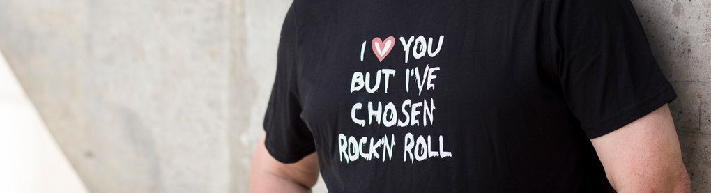 "I love you, but I've chosen Rock'n'Roll" steht auf einem T-Shirt